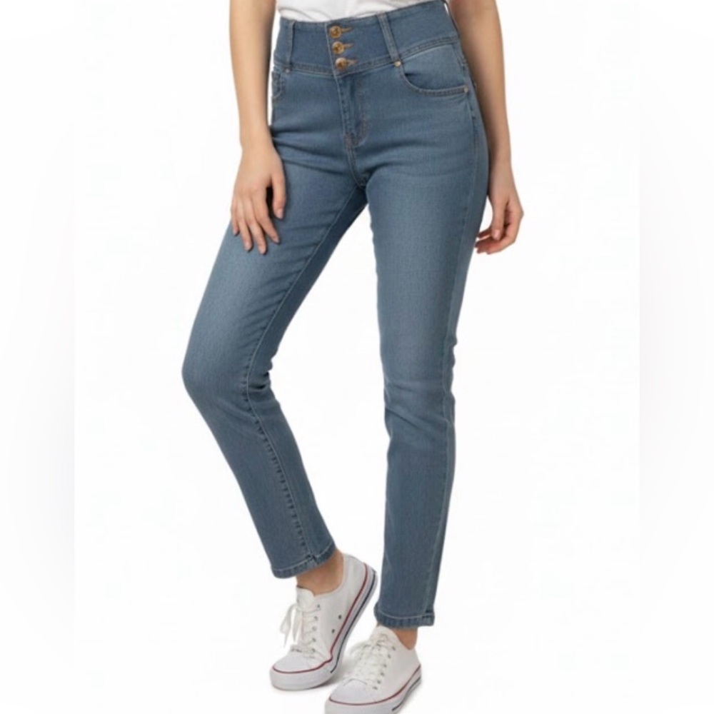 High-Waisted Blue Jeans P20